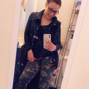 Meet your Posher, Lamia